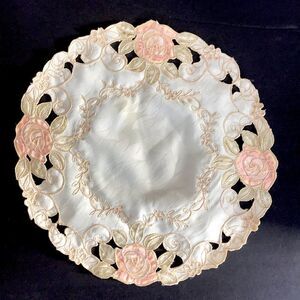 Round Rose Cream Doilies